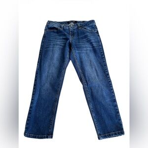 Stylish Max Jeans Size 4 Capris – Flattering Dark Wash with Classic Whiskering!
